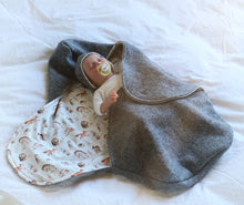 Lade das Bild in den Galerie-Viewer, Wollwalk Einschlagdecke "Jersey" - La Dresseria