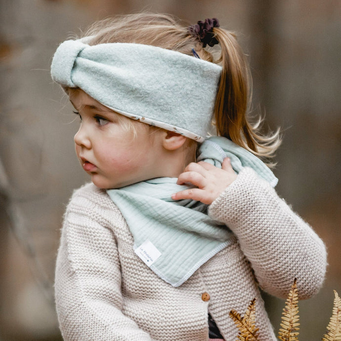 Baby und Kinder Halstuch Knotentuch mit Namen bestickt | La Dresseria